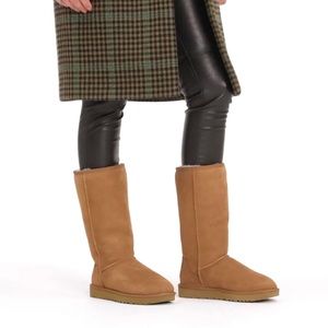 UGG Classic II Genuine Shearling Tall Boots sz 7 Chestnut Suede